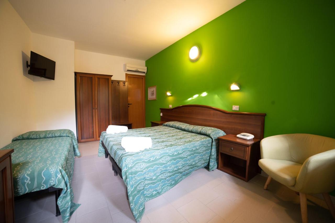 Hotel Villa A Mare Rodi Garganico Exterior foto