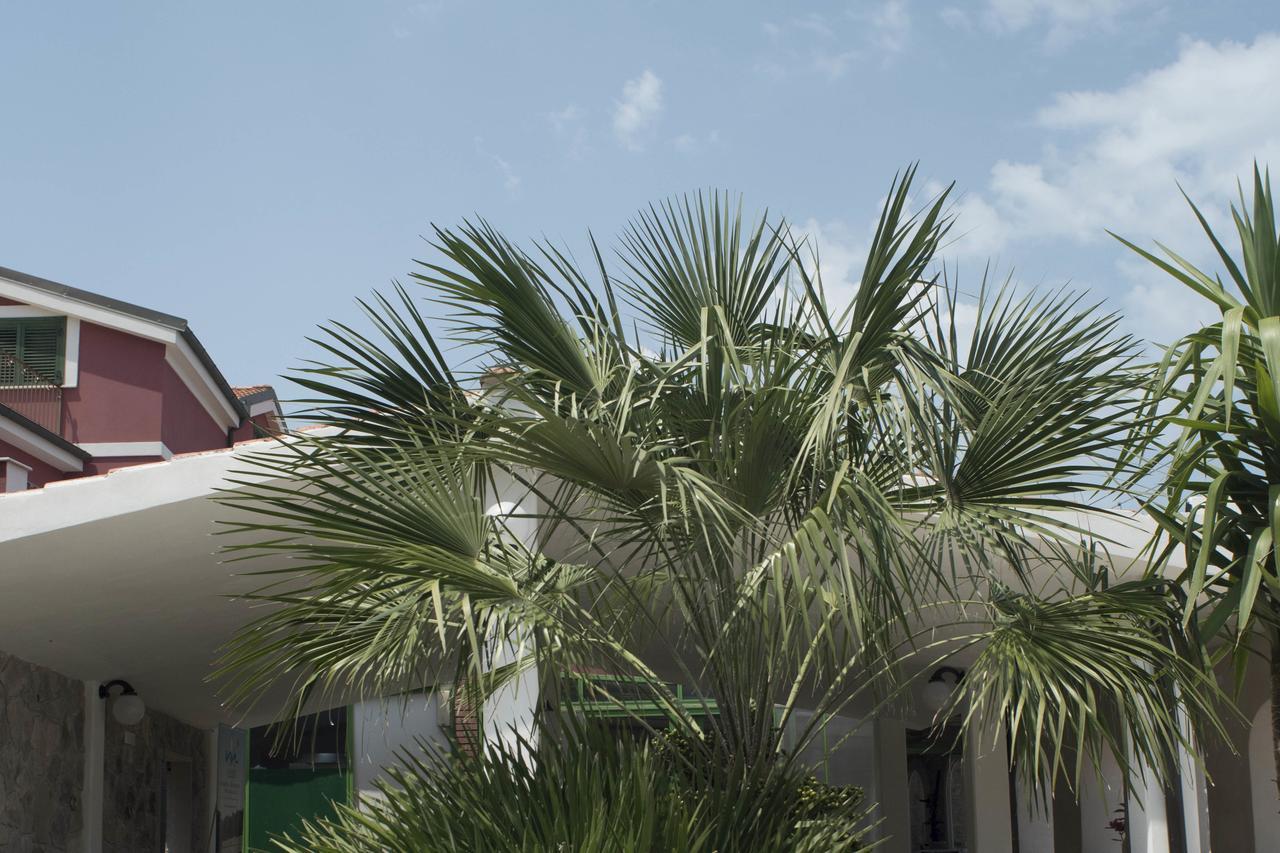 Hotel Villa A Mare Rodi Garganico Exterior foto
